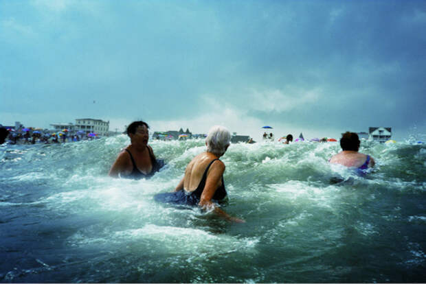 Amy Toensing "Купание в Атлантике" (2001) выставки, женщины-фотографы, путешествия