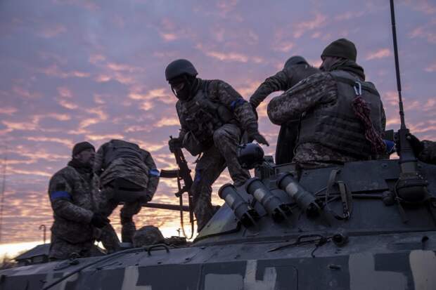 NYT: ВС РФ штурмуют позиции ВСУ в Харьковской области с разных направлений