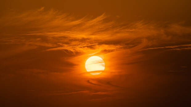 На Солнце произошли три сильные вспышки подряд