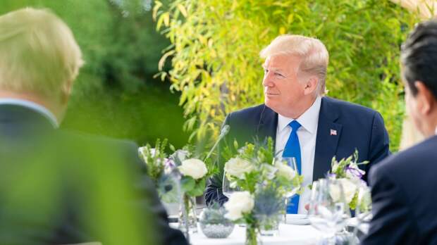 Трамп хочет, чтобы Россия и Украина поладили друг с другом Трамп хочет, чтобы Россия и Украина поладили друг с другом