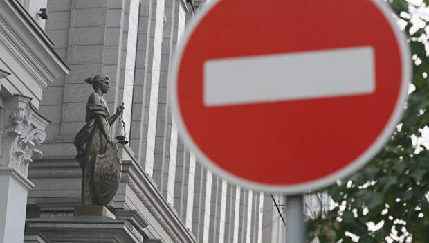Статуя Фемиды на фасаде здания верховного суда РФ в Москве. Архивное фото
