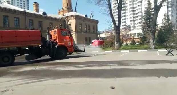 Пожарные ВАО работают в круглосуточном режиме alt