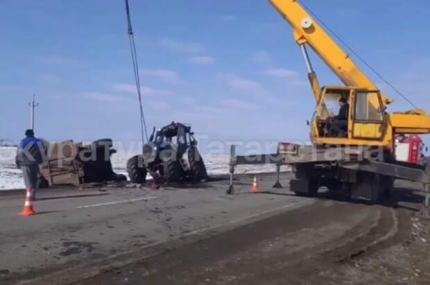 В ДТП с трактором в Татарстане погибли четыре человека