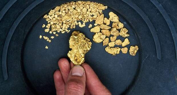 100281324 gold panning gettyp.1910x1000