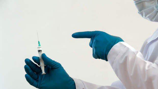 Академик Гинцбург: вакцину от рака будут вкалывать в опухоль или внутримышечно