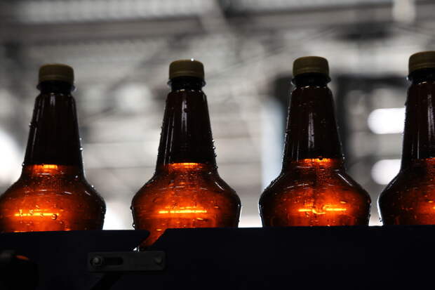Продажи слабоалкогольных напитков в России рухнули