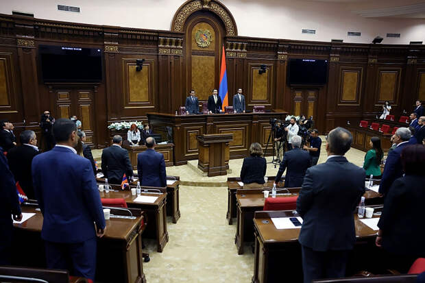 В парламенте Армении произошла драка между оппозицией и сторонниками власти