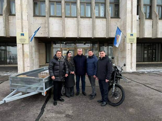 Чаллыда махсус операциядә катнашучы гаиләсенә алгы сызыкка озату өчен мотоцикл тапшырылды