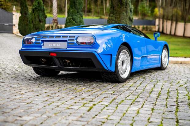 Редкий и легендарный Bugatti EB110 GT 1996 года