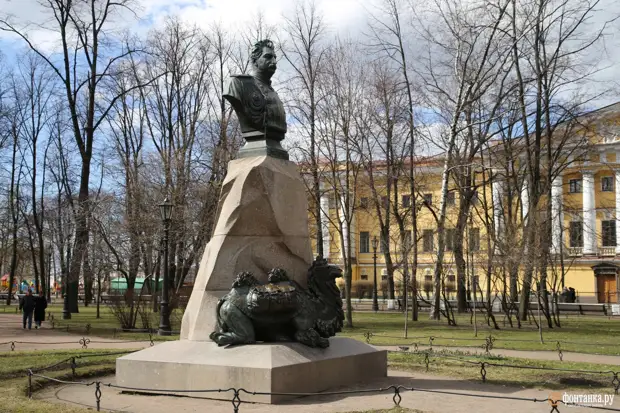 «От викинга до зверья, от босоты до царя». Питерская героика с Евгением Вышенковым