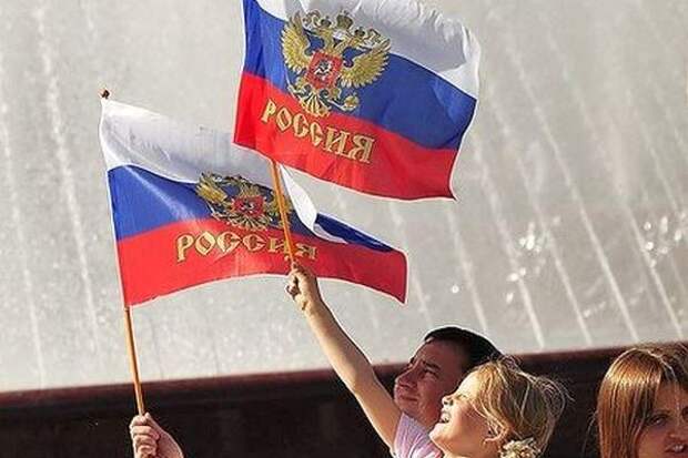 Большая часть россиян положительно оценивает политический путь своей страны