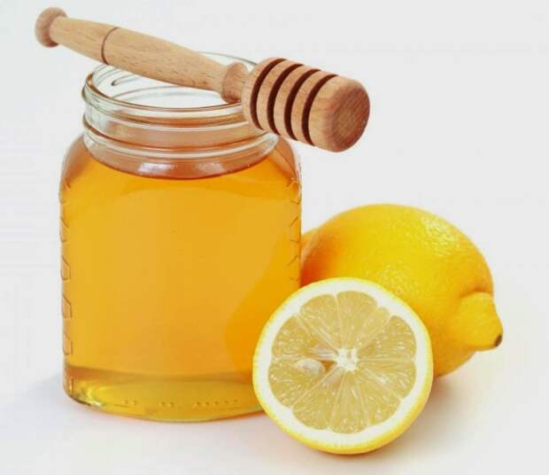 Лимонный сок можно применять, если на губах нет трещинок. /Фото: lady1.net