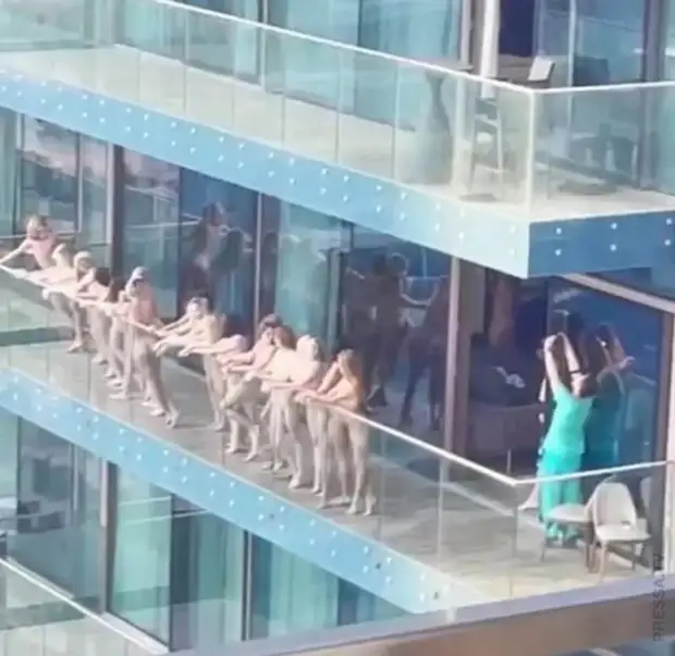 В Дубае арестовали обнаженных девушек, позировавших на балконе небоскреба