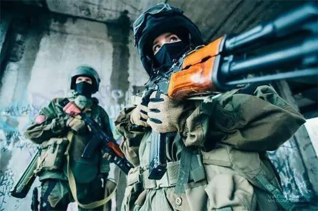Русская девушка в военной форме Елена Делигиоз покоряет интернет военная форма, девушка, девушки, косплей, красивая девушка, милитари, соцсети, фото