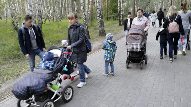 Чем меньше рожают, тем меньше в стране денег. Фото: Царьград.