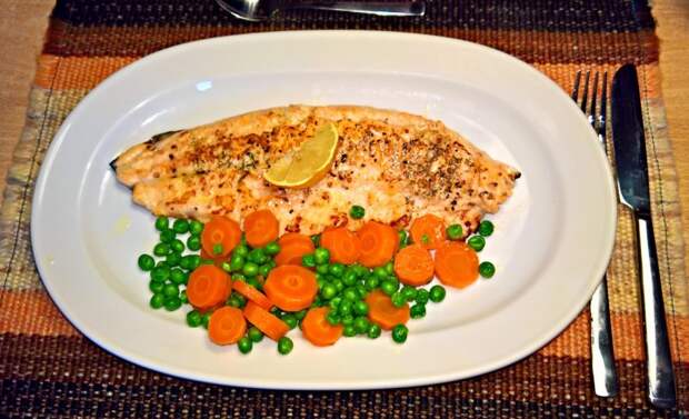 Рыба с овощами/ Фотобанк