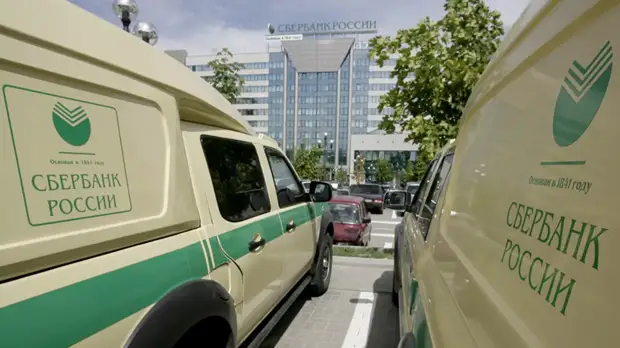 Путин подписал закон о правилах выдачи оружия инкассаторам ЦБ и Сбера