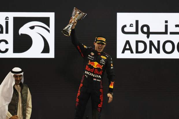 Макс Ферстаппен впервые в карьере стал чемпионом «Формулы-1»
