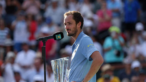 Медведев заявил о пропаже багажа после перелёта из Калифорнии во Флориду