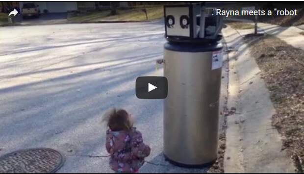 Девочка, принявшая водонагреватель за робота, стала звездой YouTube