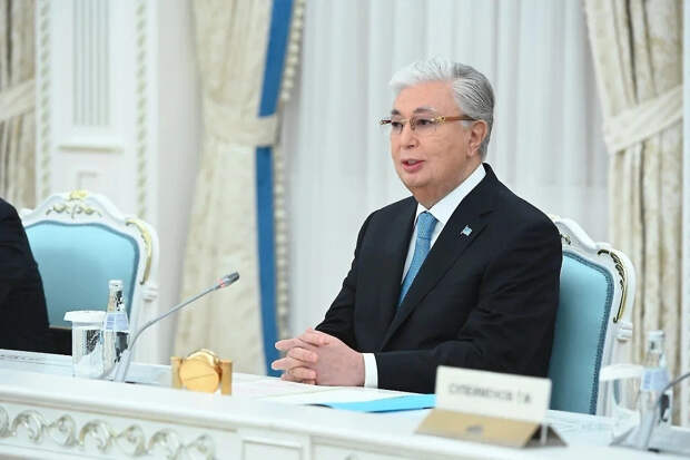Токаев опроверг: проект конституции не снижает статус русского языка