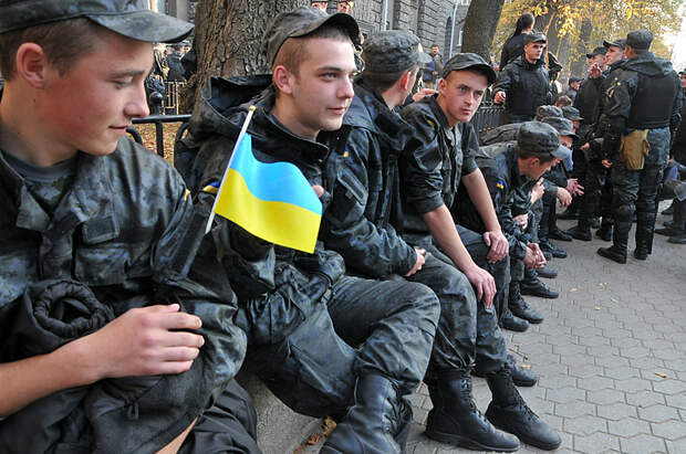 ЕС хочет вернуть призыв и отправить молодежь на Украину — Сийярто