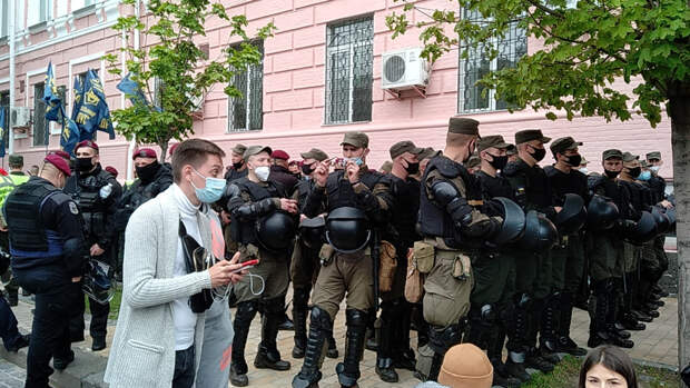 Украинский блогер поднял на смех испугавшегося Медведчука прокурора