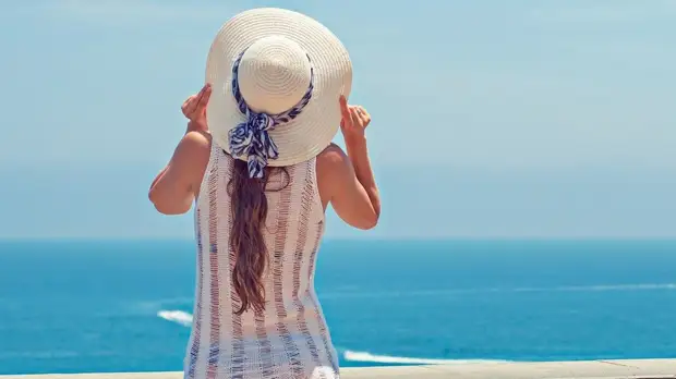 Врач рассказала, кому противопоказано находиться под прямыми лучами солнца