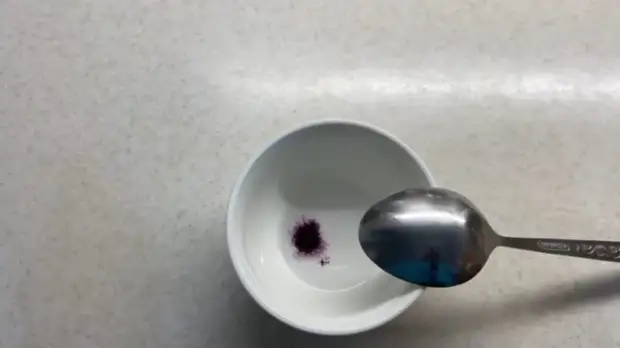 Ребёнок рисует на обоях? Не беда. Переклеивать обои не придётся. Удалите ручку без следа за пару минут