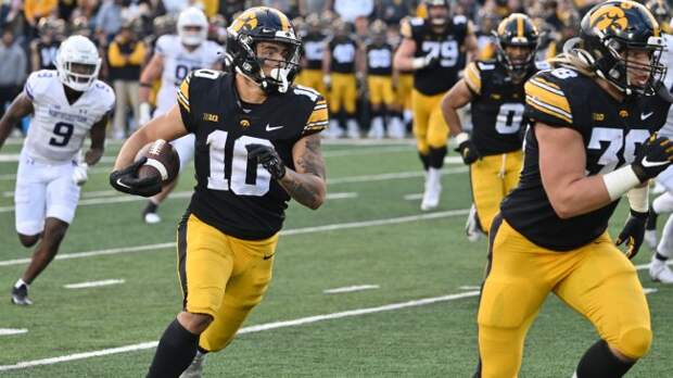 Arland Bruce IV runs for a touchdown against Northwestern.