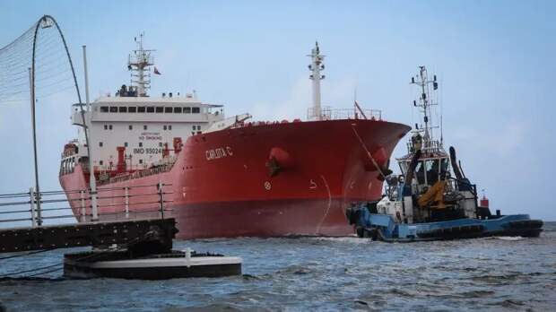 Санкции США сбили до антирекорда «температуру» нефтяных отношений РФ и Индии