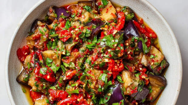 Жарить не надо тушить: с чем нельзя сочетать баклажаны и как их лучше готовить