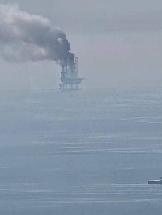 Иран атаковал нефтяную вышку ОАЭ в Персидском заливе