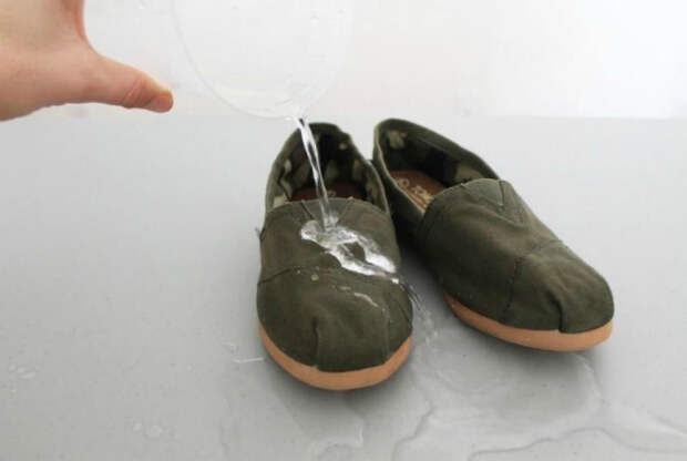 Защита обуви от влаги. | Фото: Pinterest.