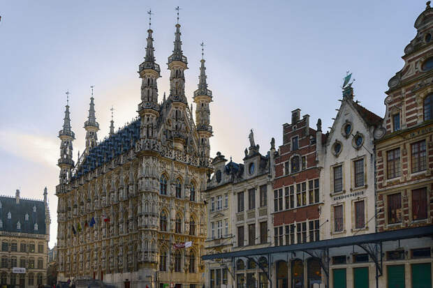 Лёвенская ратуша была построена в XV веке. /Фото:holidayguru.nl