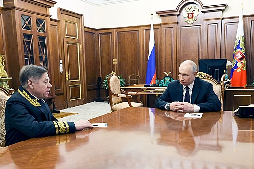 Путин лично вручил главе ВС РФ Вячеславу Лебедеву орден Андрея Первозванного
