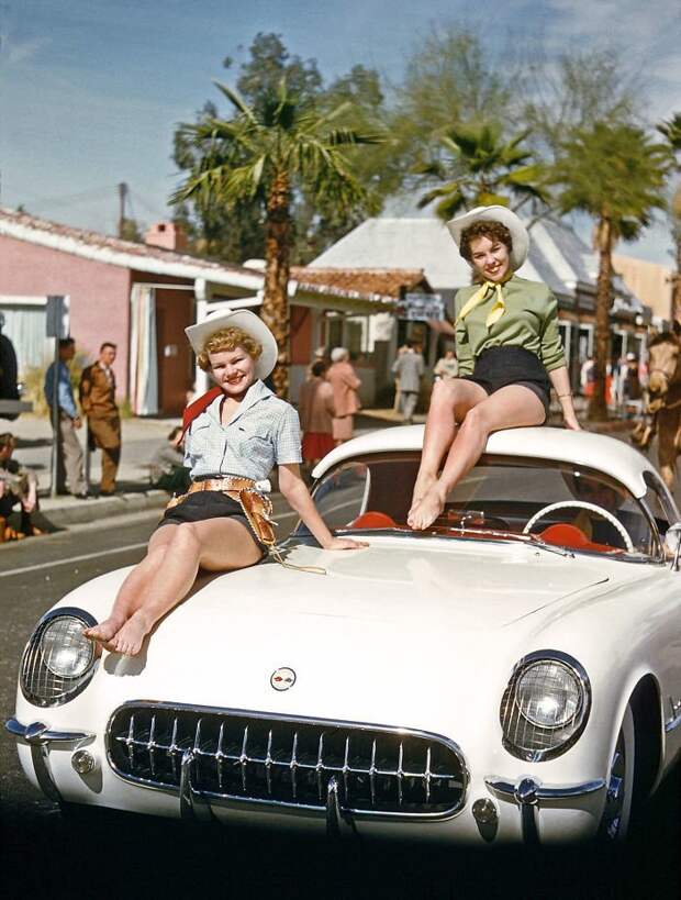 23. Парад в Палм-Спрингс, Флорида, 1955 г. 20 век, 20 век в цвете, 50-е, 50-е года, жизнь в Америке, жизнь в сша, старые фотографии, сша
