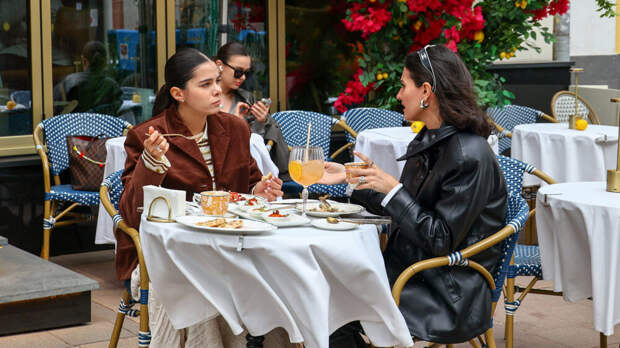 Ужин в ресторане стал дороже: средний чек в Москве превысил 4 тысячи рублей