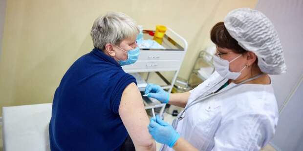Юристы назвали обоснованным решение об обязательной вакцинации в сфере услуг. Фото: М. Денисов mos.ru