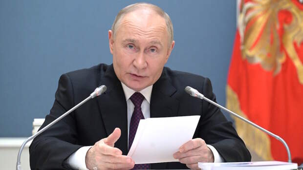 Темпы роста пенсий, поддержка семей с детьми, борьба с уклонением от уплаты налогов. О чем говорил Путин на экономическом совещании