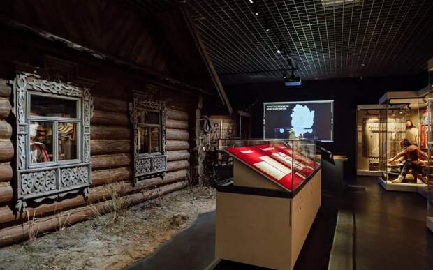 Павел Малков и митрополит Марк оценили выставку в Рязанском историческом музее