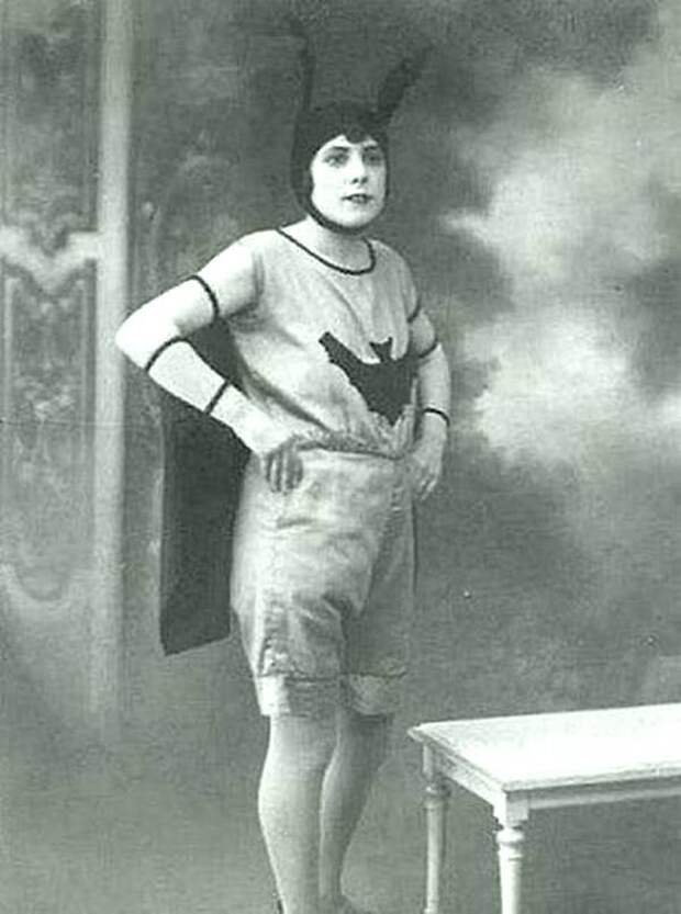 Нормальная такая летучая мышь. 1904 год. история, черно-белая фотография, юмор
