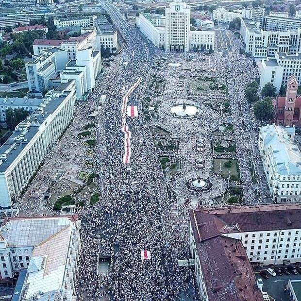 Не менее двести тысяч человек на Марше за свободу. Минск.