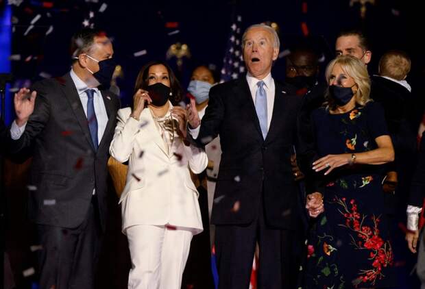 Демократы празднуют победу Джо Байдена на президентских выборах 2020