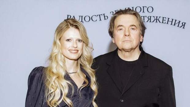 Жена Константина Эрнста показала 5-летнего сына на отдыхе в Абу-Даби