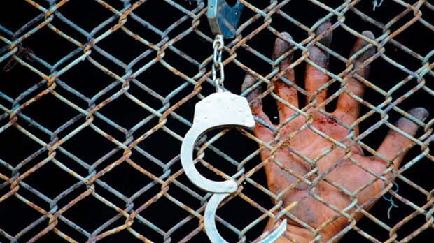 Три года в концлагере: Капитан танкера рассказал о зверствах и пытках в Ливии