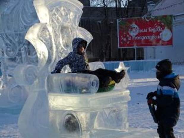 В Невьянске открыли ледовый городок