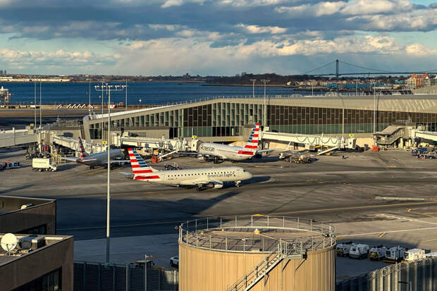 Пассажир сорвал рейс из-за Нью-Йорка в Чикаго угрозами взорвать самолет