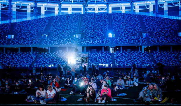 Нижегородцы смогут посмотреть кино на стадионе