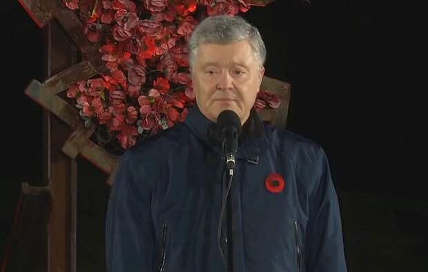 Порошенко, обращаясь к украинцам накануне Дня Победы, упомянул Путина